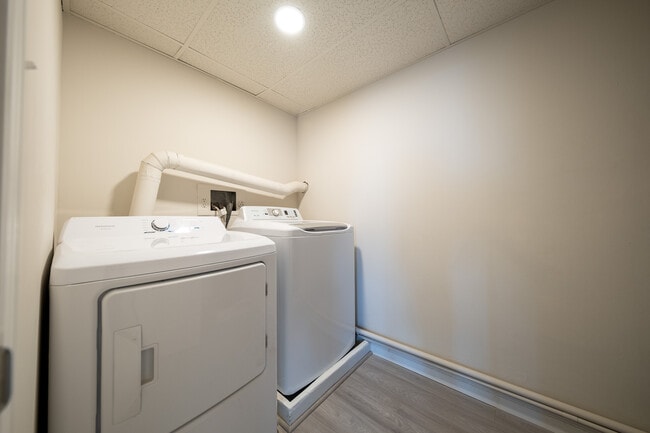 Building Photo - 7200 York Ave S