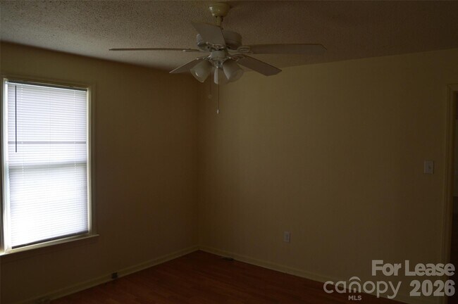 Building Photo - 208 Wilson St