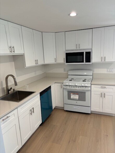 Building Photo - 5720 Wallis Ln