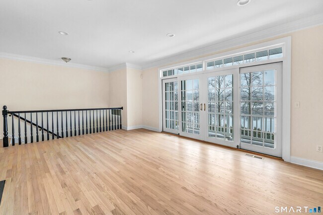 Building Photo - 665 River Rd