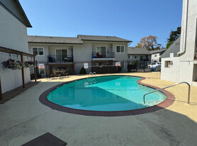 Building Photo - Twin Oaks Apartments