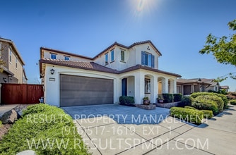 Building Photo - Must See! Lovely Former Model Smart Home 4 Bed 3 Bath