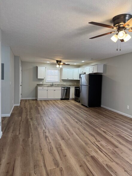 Building Photo - 143 School Side Dr