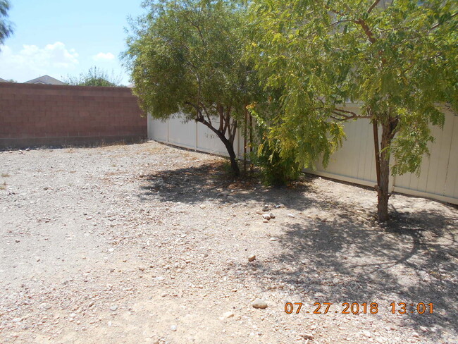 Building Photo - Large 3 Bedroom in the heart of Silverado ...