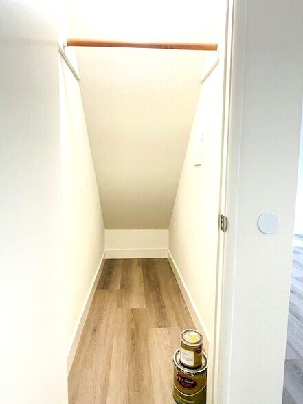 Building Photo - 112 S St Andrews Pl