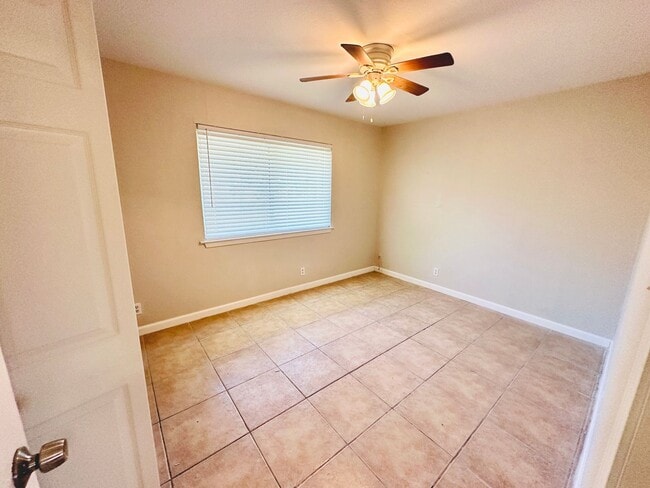 Building Photo - 186 - 4748SUBN