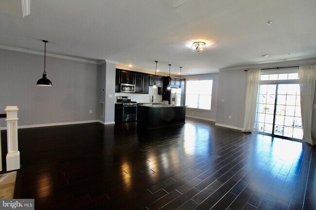 Building Photo - Updated Condo w/Garage - Loudoun Metro