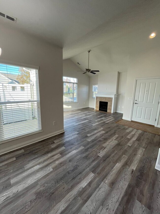 Building Photo - 2 Bedroom, 2 Bathroom Condo in The Woods a...