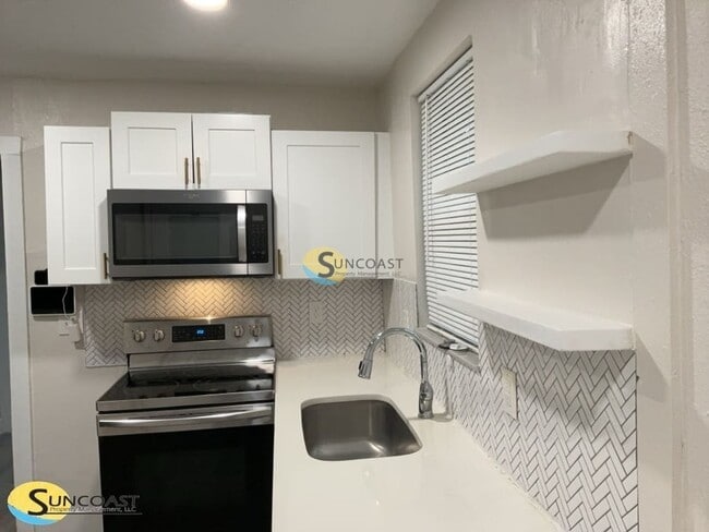 Building Photo - 3233 Rosselle St