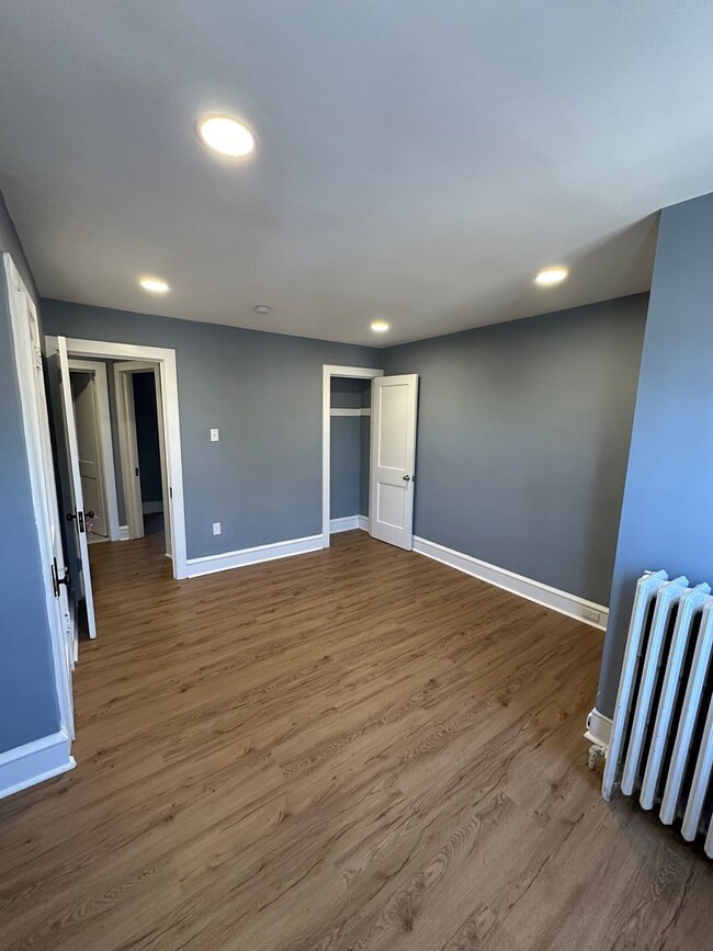 Building Photo - Renovated 3 Bed, 1 Bath rowhome