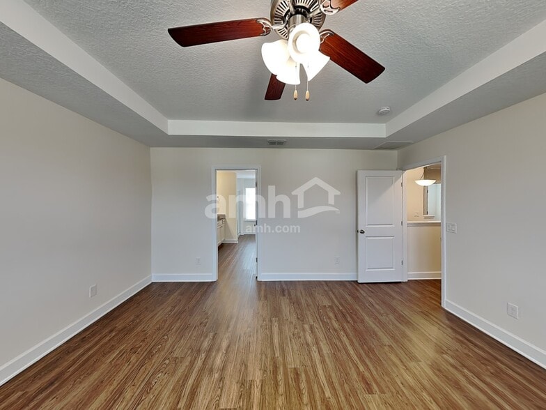 Building Photo - 302 Crestrun Loop