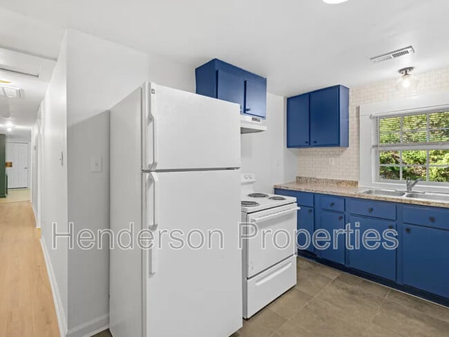 Building Photo - 532 E Iredell Ave