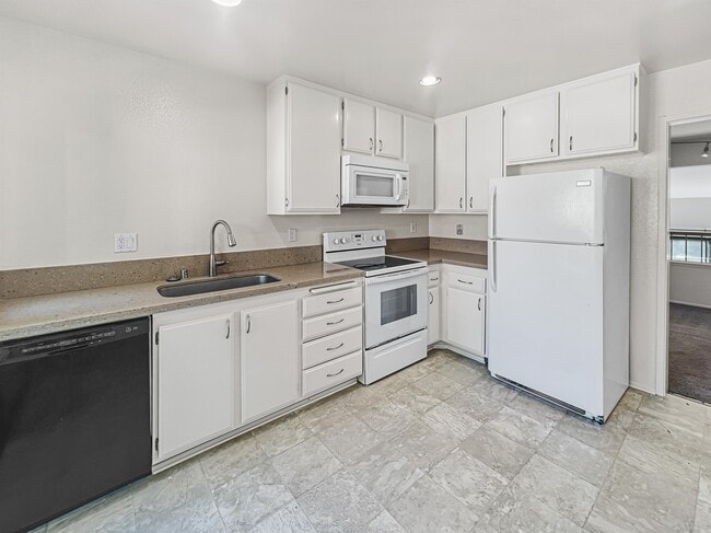 Building Photo - 3312 Caminito Eastbluff