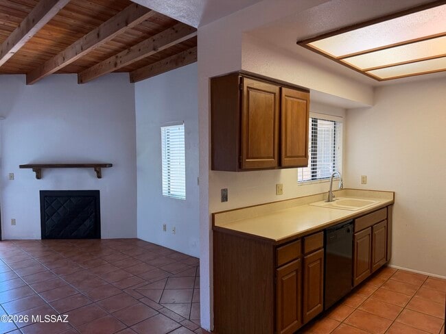 Building Photo - 5750 N Camino Esplendora