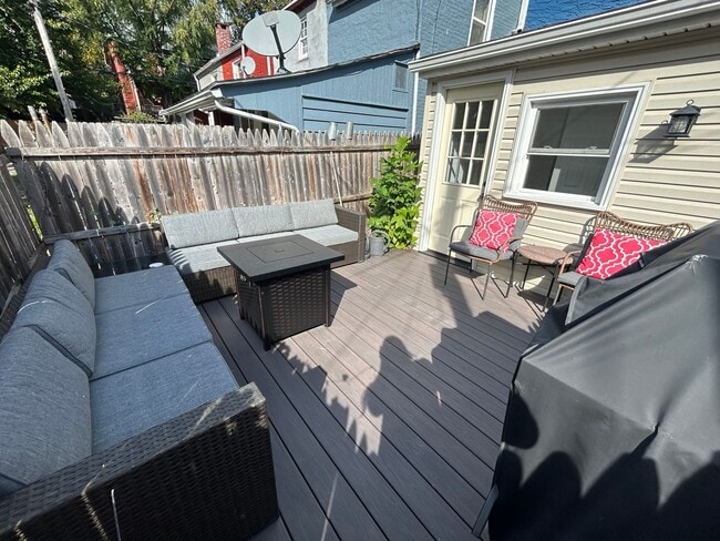 Building Photo - Now Leasing - Beautiful 3-bedroom, 1.5-bat...