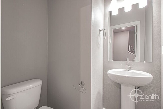 Building Photo - 12323 NE 116th Way