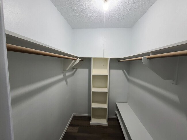 Building Photo - 4 bed 2 baths Coming soon!