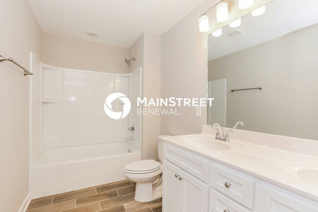 Building Photo - 4 Bedroom Pet-Friendly Home in Murfreesbor...