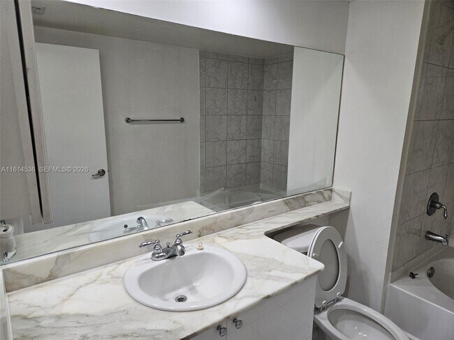 Building Photo - 2775 NE 187th St