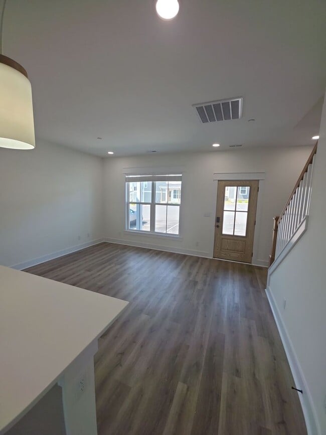 Building Photo - 1334 Belfair St