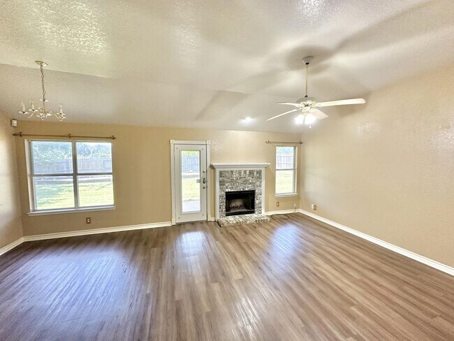 Building Photo - 1100 Clairidge Ave