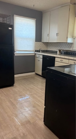 Building Photo - 1620 E 18th St