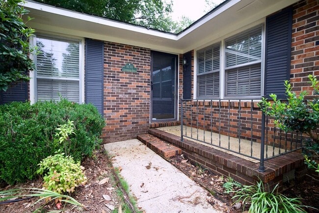 Building Photo - 1030 Cumberland Dr