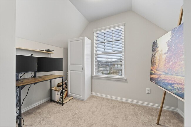 Building Photo - 404 Black Thorn Ln