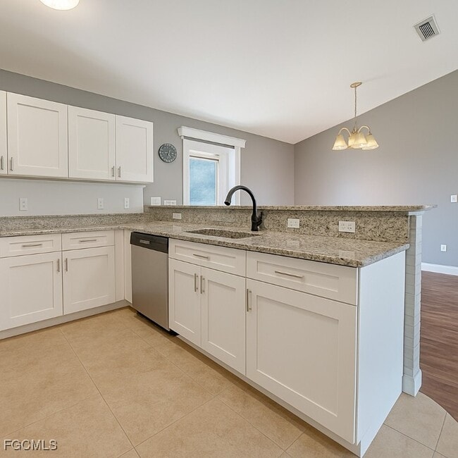 Building Photo - 2948 SW 6th Ave