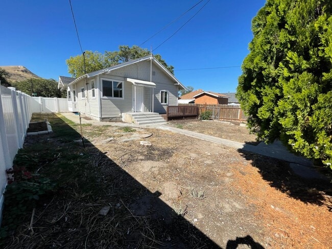 Building Photo - Spacious 4 Bed, 2 Bath Home with 2-Car Garage in Magna
