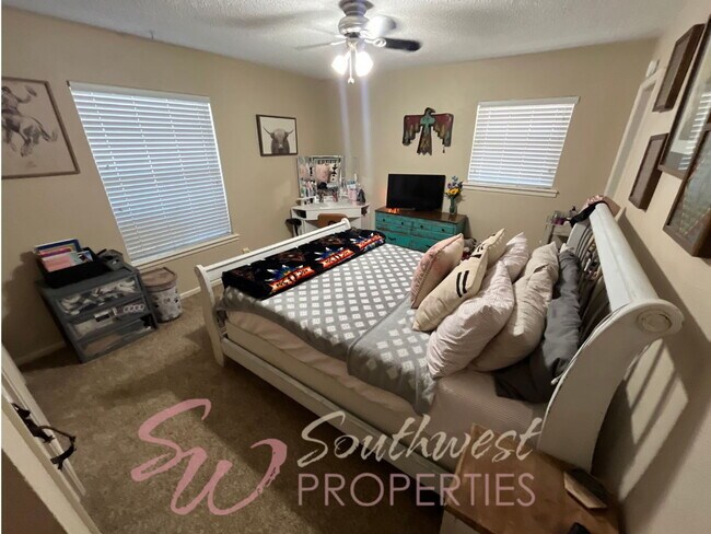 Building Photo - Spacious 3 Bedroom Brick Home in the Heart of Stephenville!