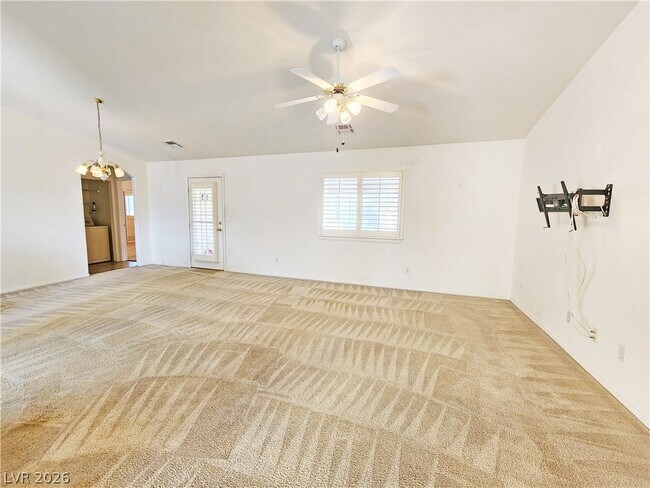 Building Photo - 380 Round Up Ct
