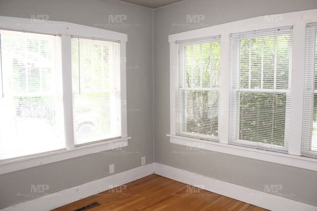 Building Photo - 639 S Whitcomb St