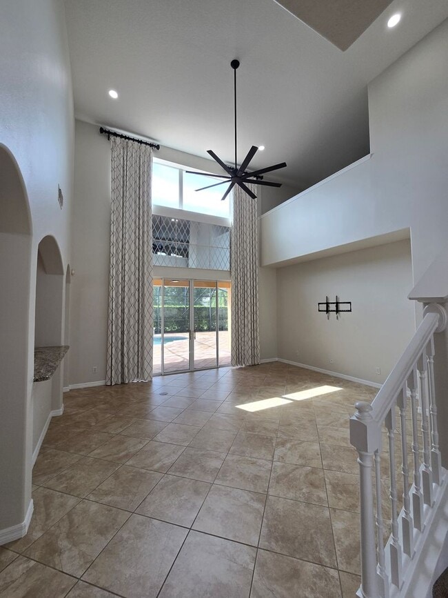 Building Photo - Luxurious Single-Family Home in Secluded Mount Dora Community