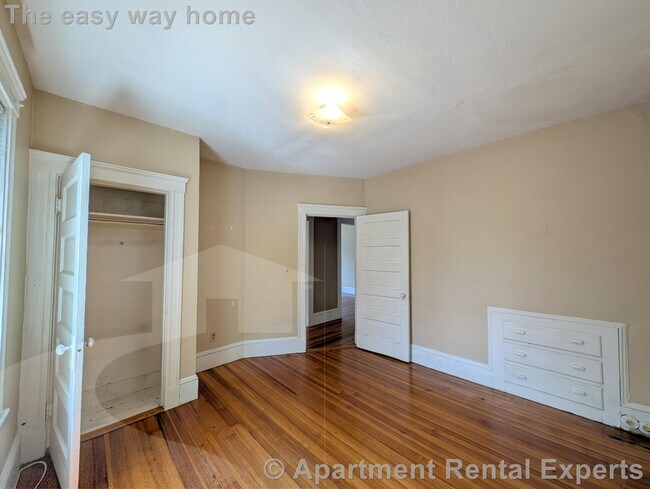 Building Photo - 49 Conwell Ave