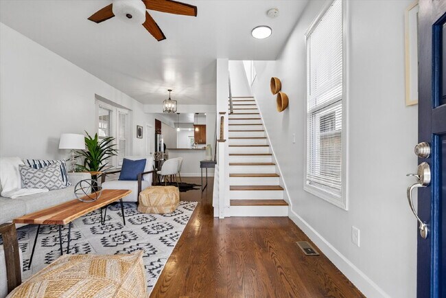 Building Photo - 3BR/2BA Wonderfully Updated Single Family Home-JUST GORGEOUS!    ***GAS, ELECTRIC, WATER, SEWER a...