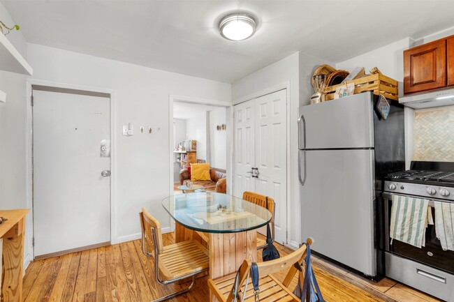 Building Photo - 325.5 4th St