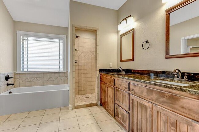 Building Photo - 244 Cottonwood St