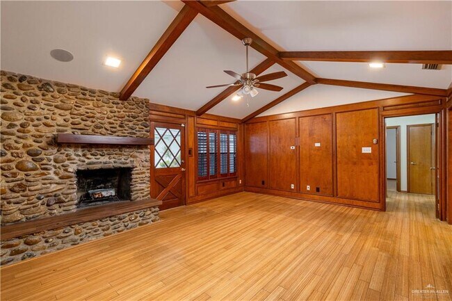 Building Photo - 19 Xanthisma Ave