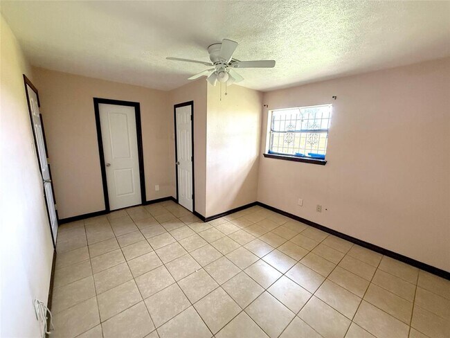 Building Photo - 7130 Kings Dr