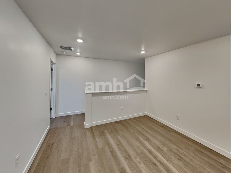 Building Photo - 7352 S Avenida Obelo