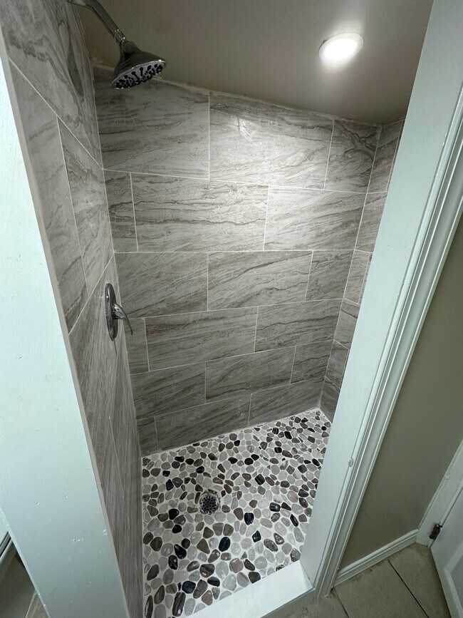 Building Photo - 124 N Portland Ave