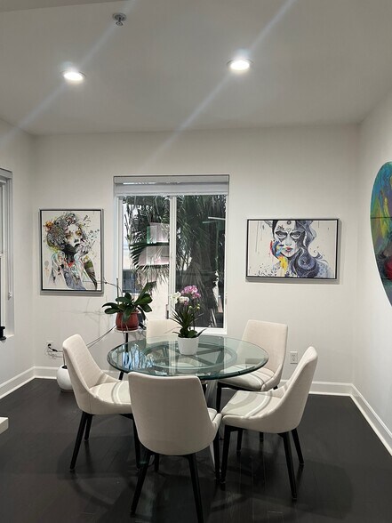 Building Photo - 300 E 4th St