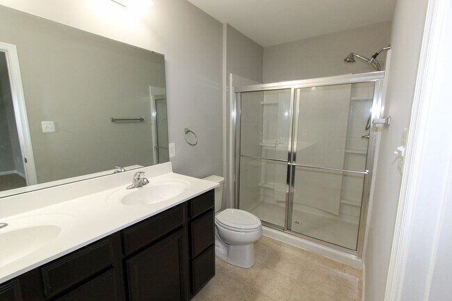 Building Photo - 4 Bed, 2.5 Bath Single Family Home in Mart...