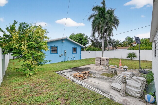 Building Photo - 601 SW 5th Ave