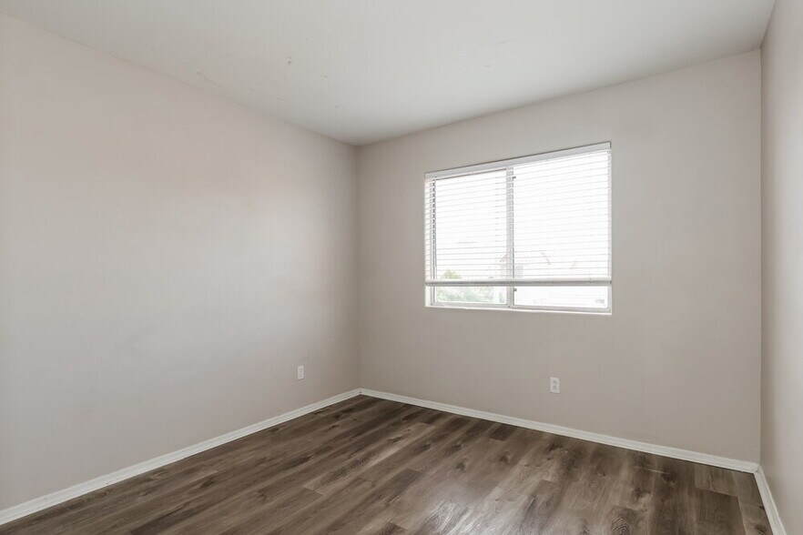 Building Photo - 17461 N 14th St