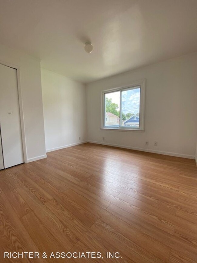 Building Photo - 4 br, 2 bath House - 3855 ROYAL AVE