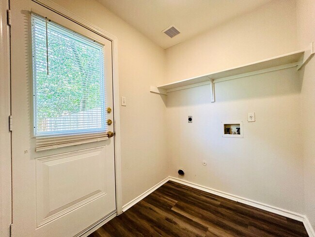 Building Photo - 8508 Apple Carrie Cove