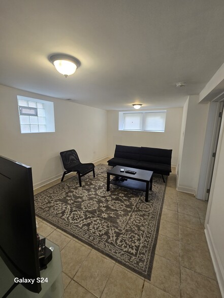 livingroom - 5255 N Mobile Ave