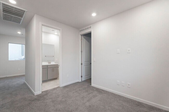 Building Photo - 11620 Desert Hollow Avenue